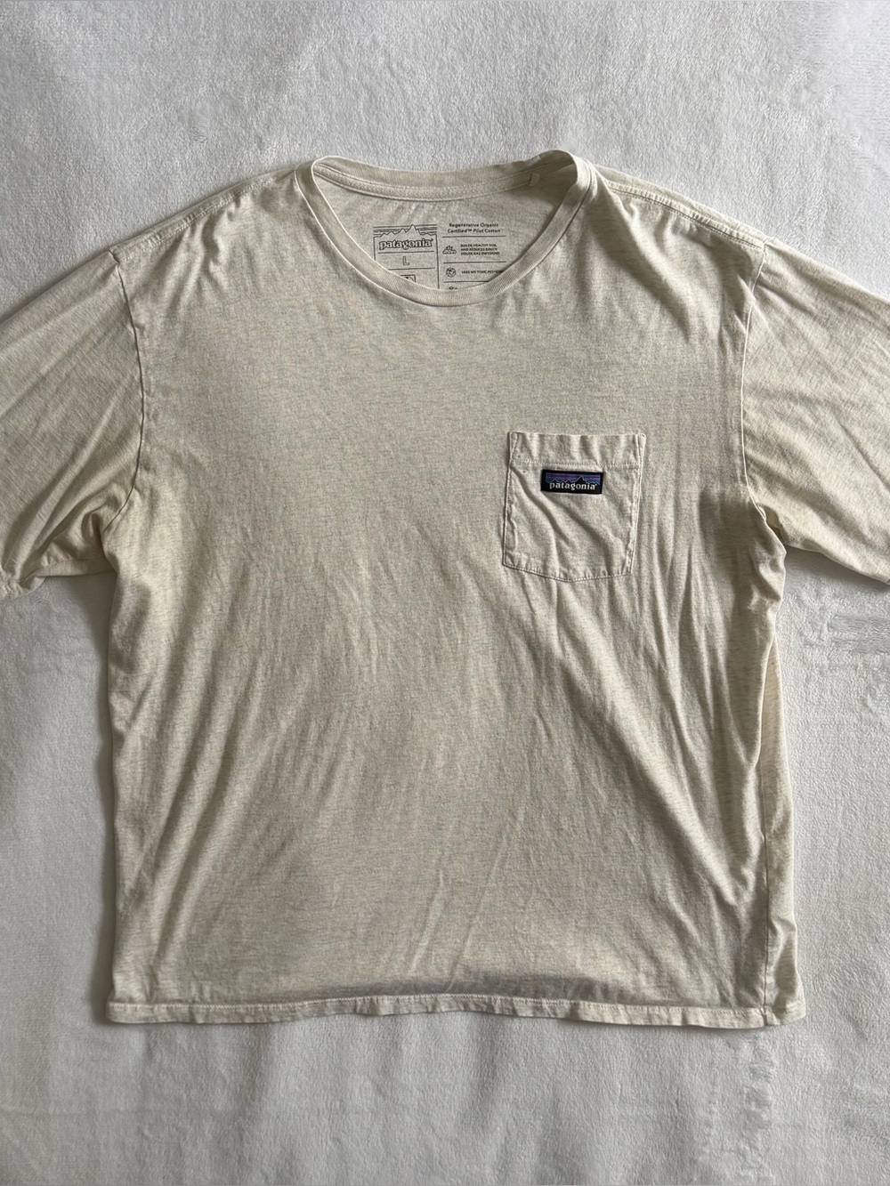 Patagonia P-6 Logo Responsibili-Tee T-Shirt
Men's L White Cotton Front Pocket